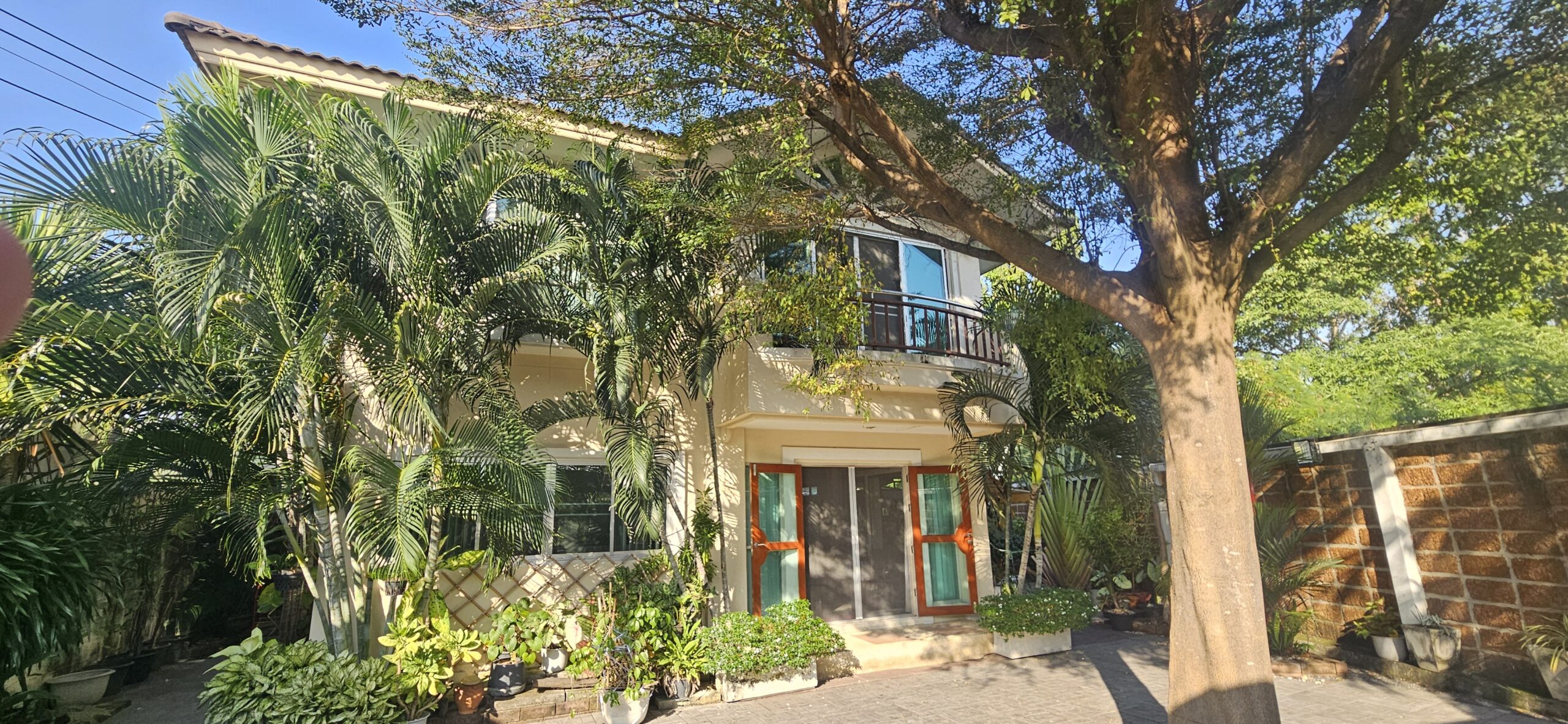 Thailand erleben. Haus in thailand zu vermieten. Gated Community, Sky Train Anbindung